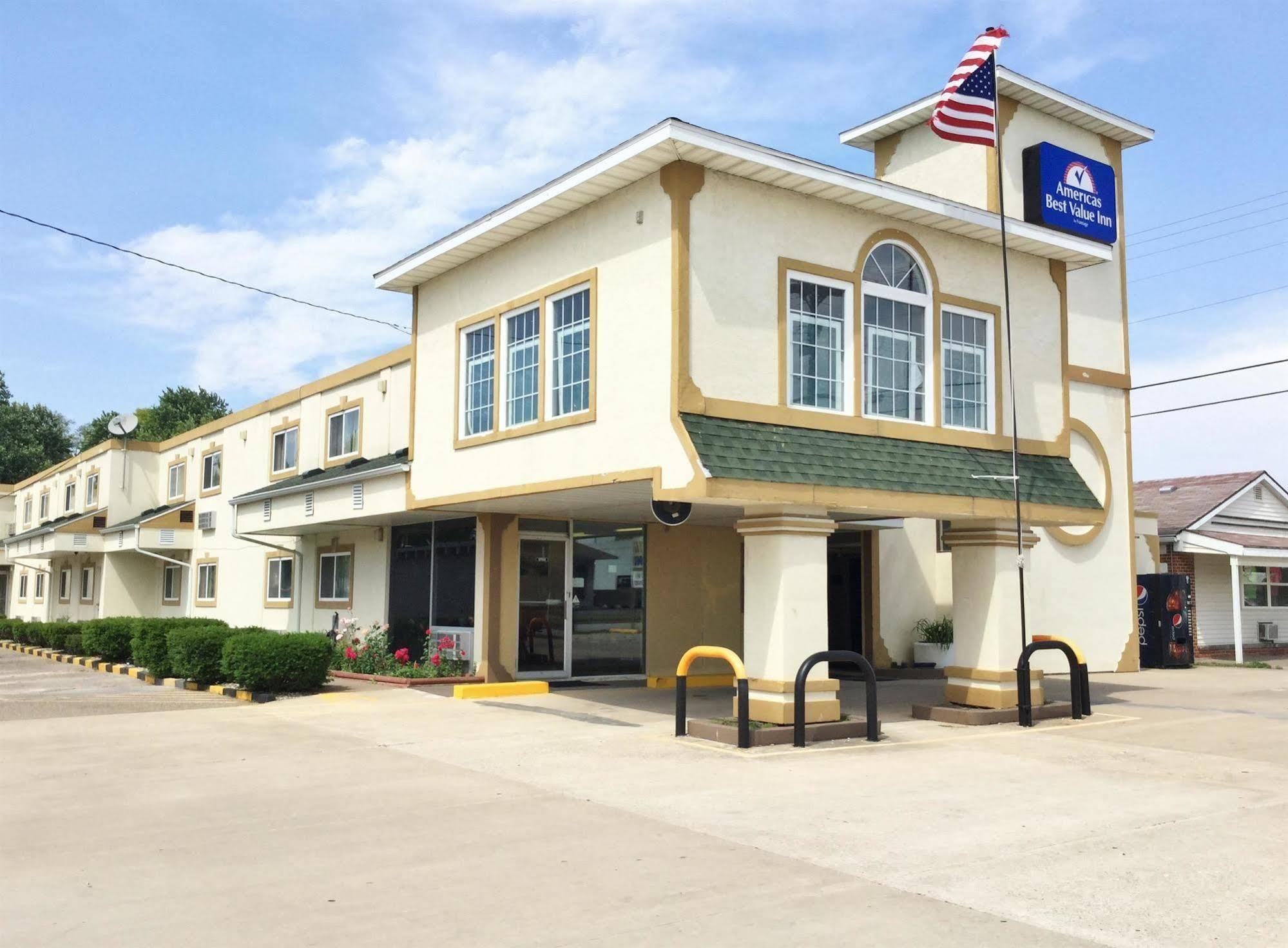 Americas Best Value Inn Macomb Extérieur photo