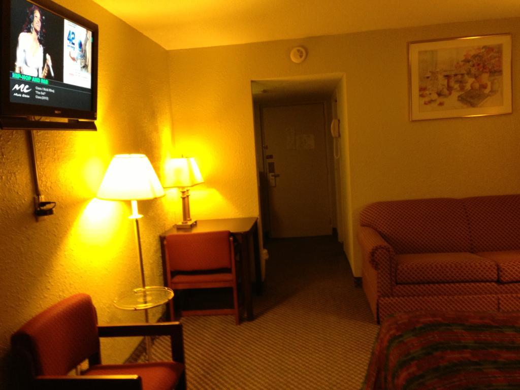 Americas Best Value Inn Macomb Extérieur photo