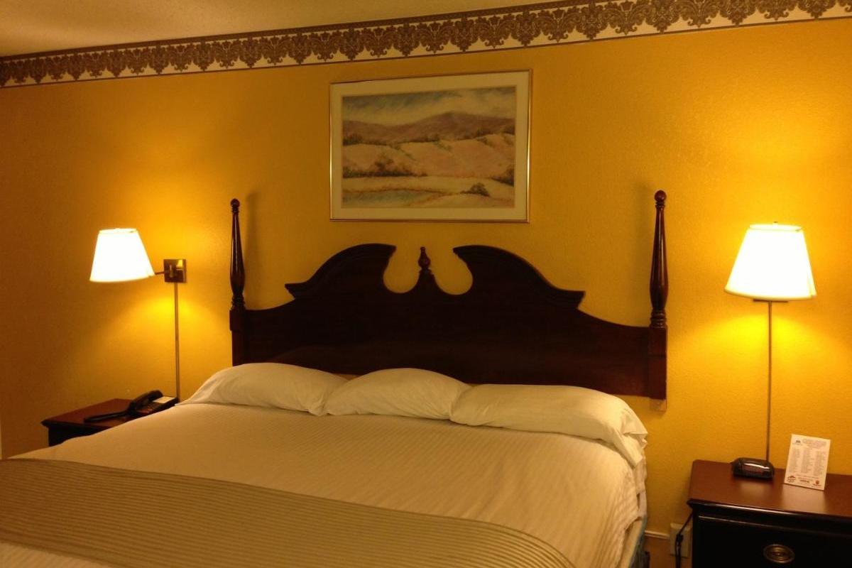 Americas Best Value Inn Macomb Extérieur photo