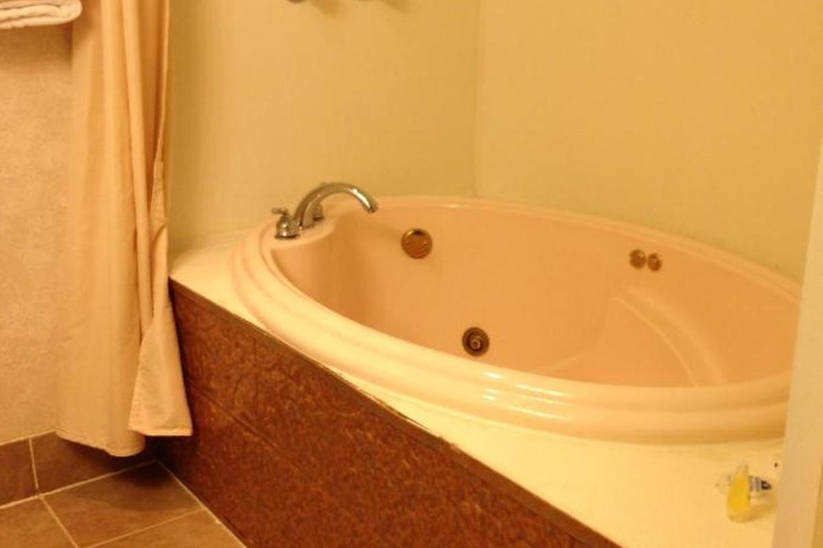 Americas Best Value Inn Macomb Extérieur photo