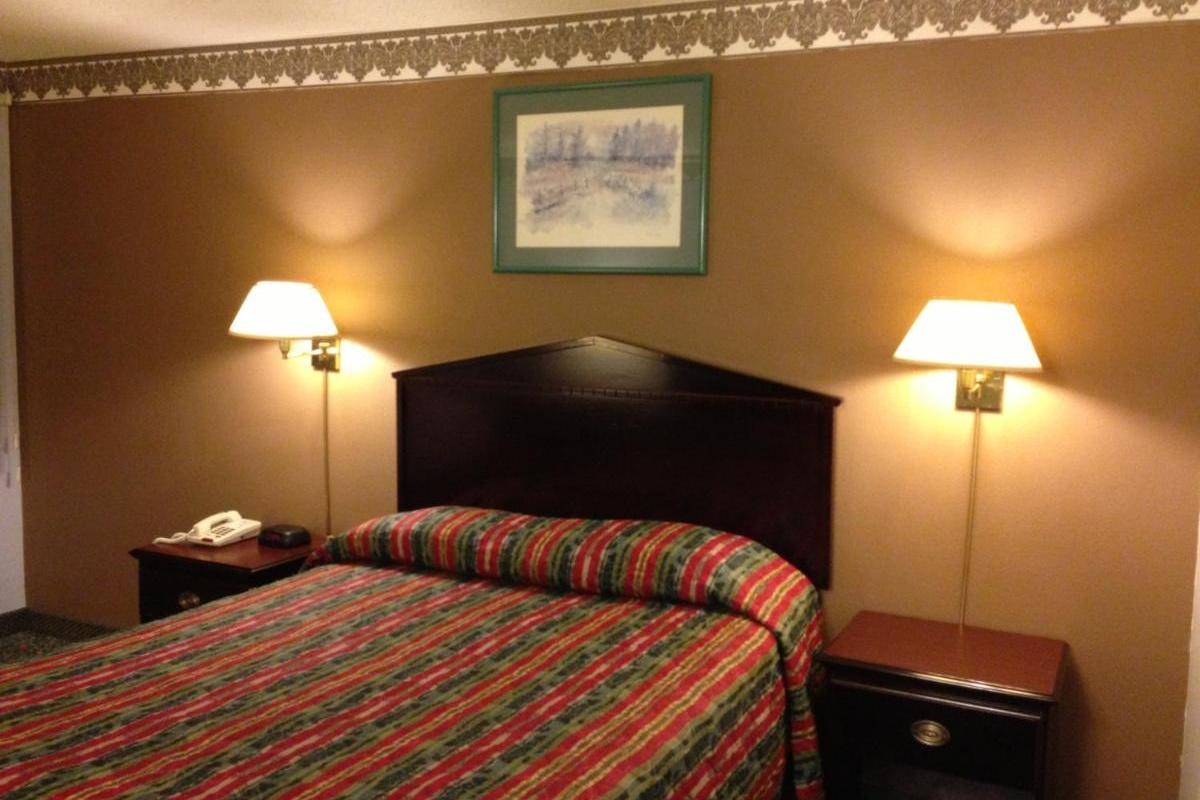 Americas Best Value Inn Macomb Extérieur photo