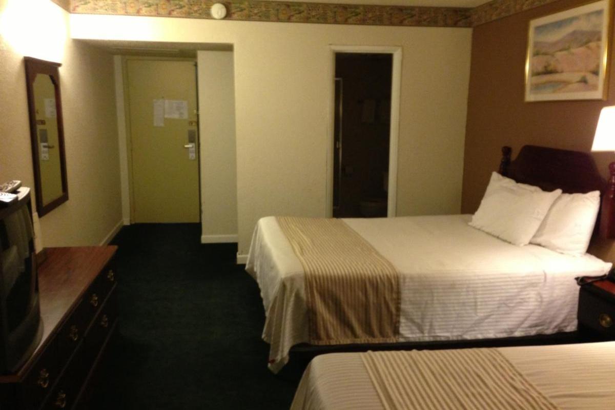 Americas Best Value Inn Macomb Extérieur photo