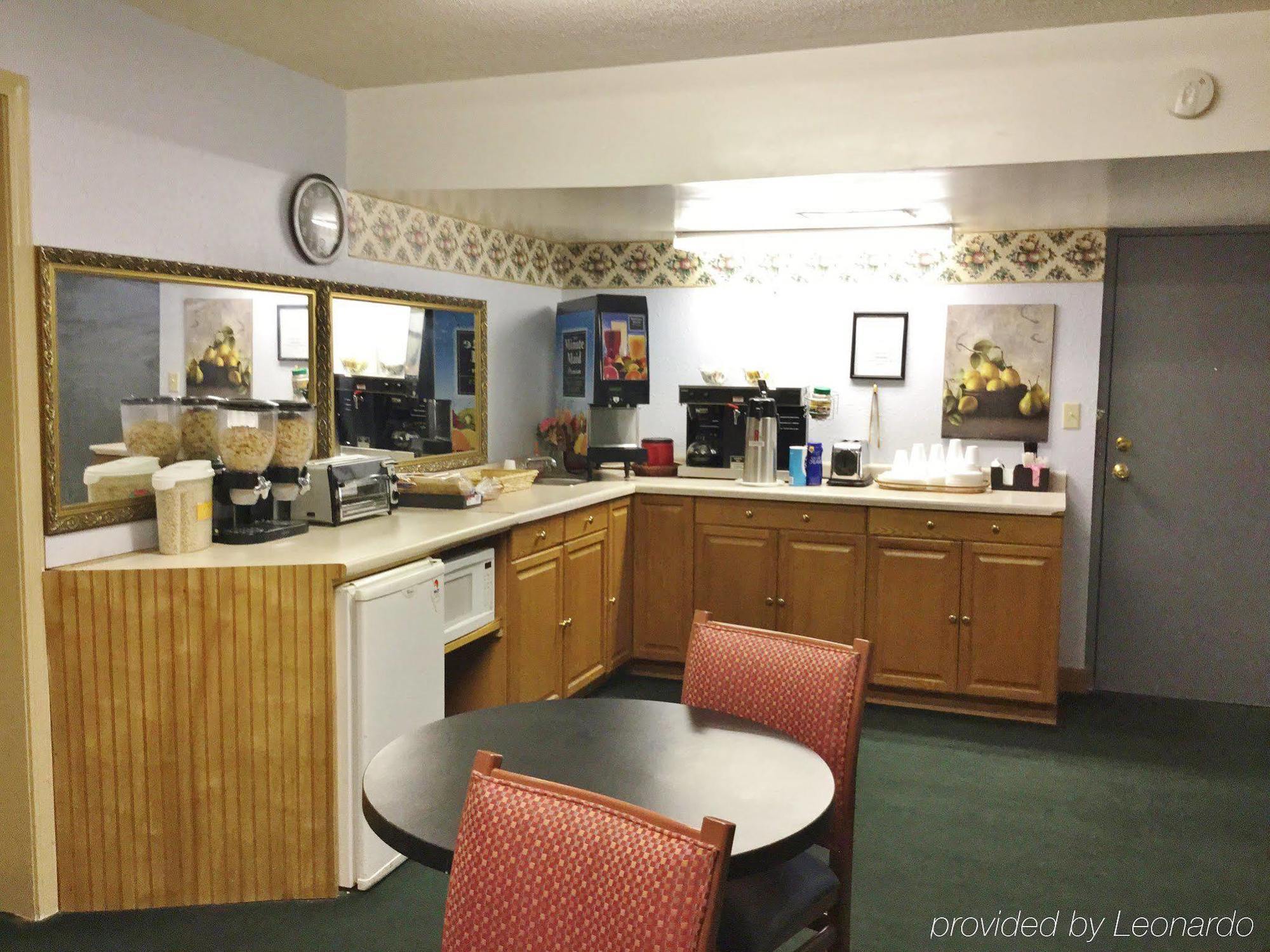 Americas Best Value Inn Macomb Extérieur photo