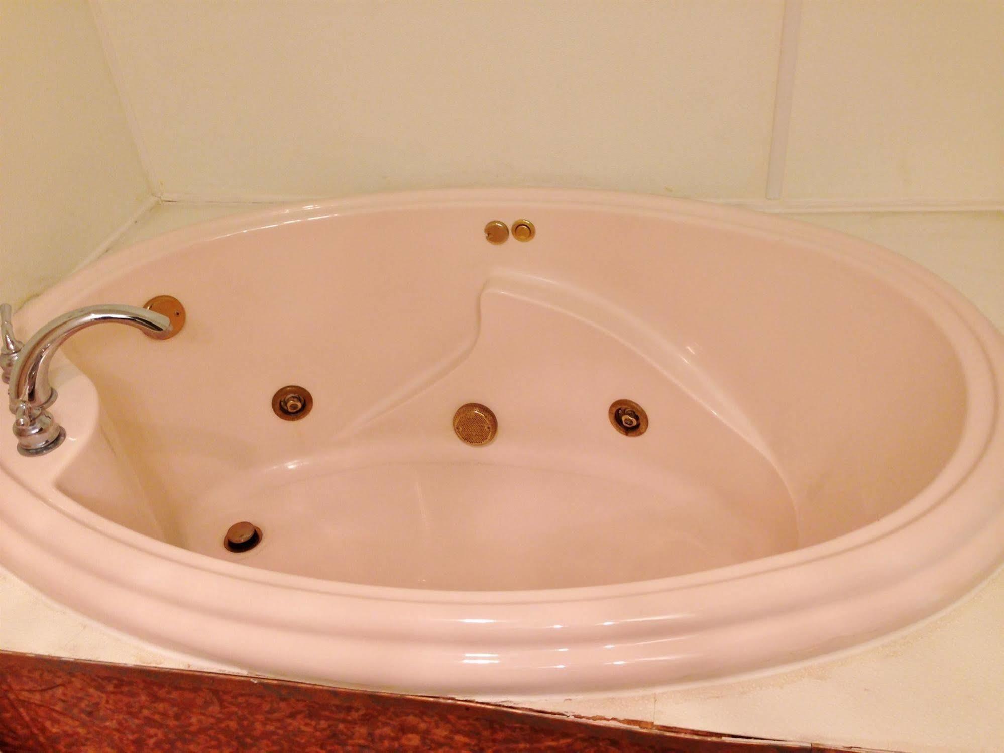 Americas Best Value Inn Macomb Extérieur photo