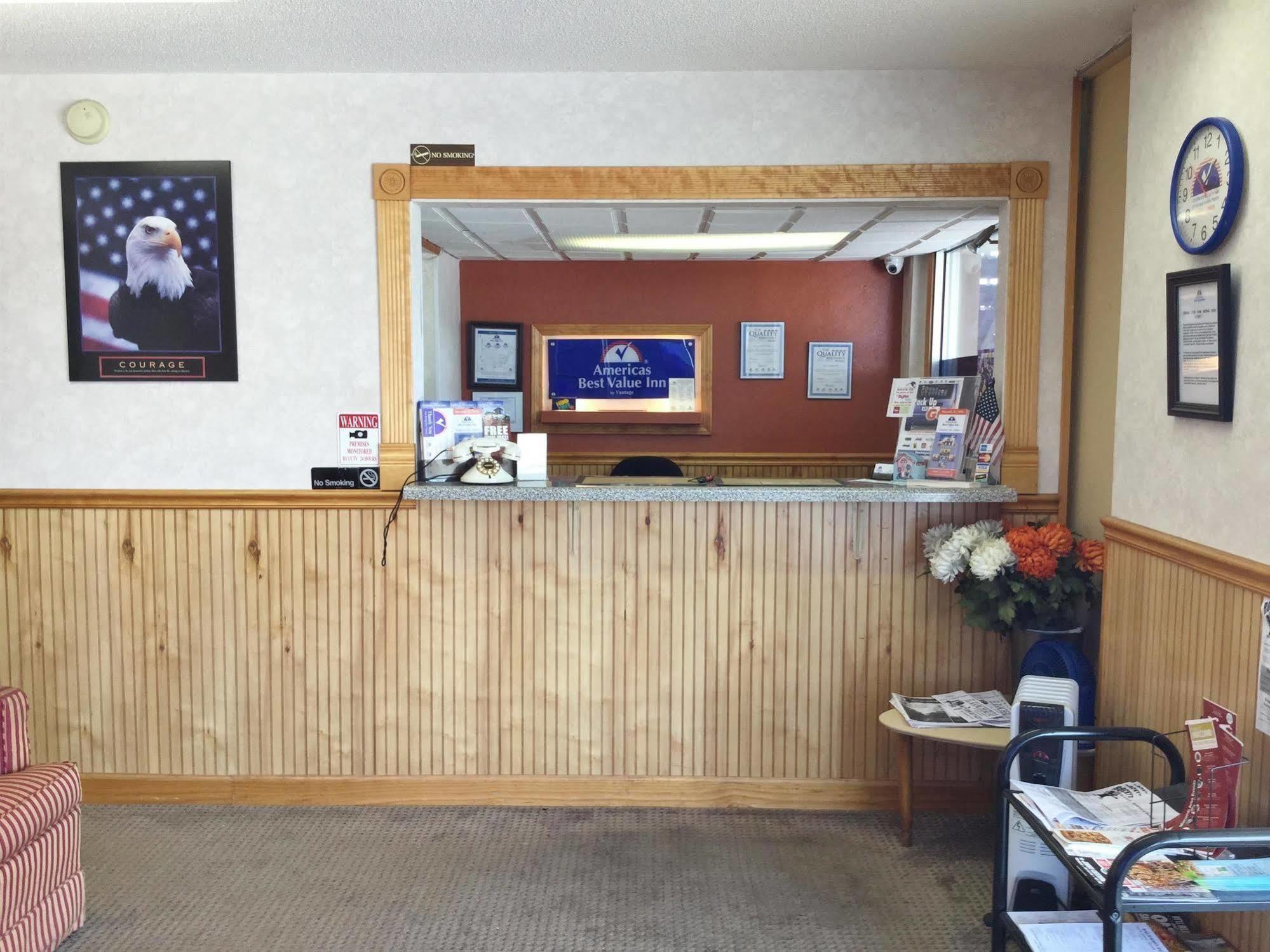 Americas Best Value Inn Macomb Extérieur photo