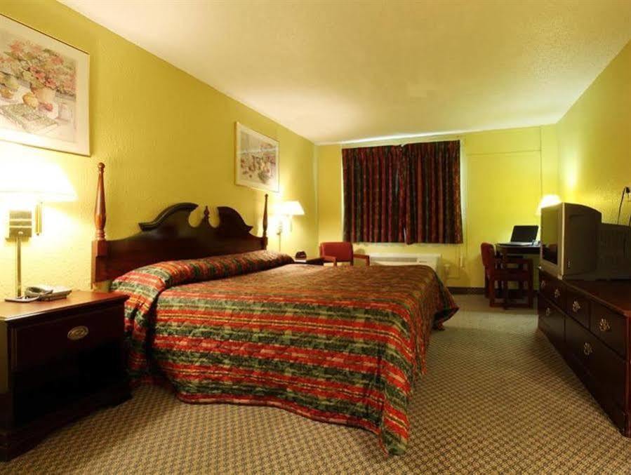 Americas Best Value Inn Macomb Extérieur photo
