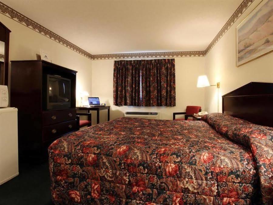 Americas Best Value Inn Macomb Extérieur photo
