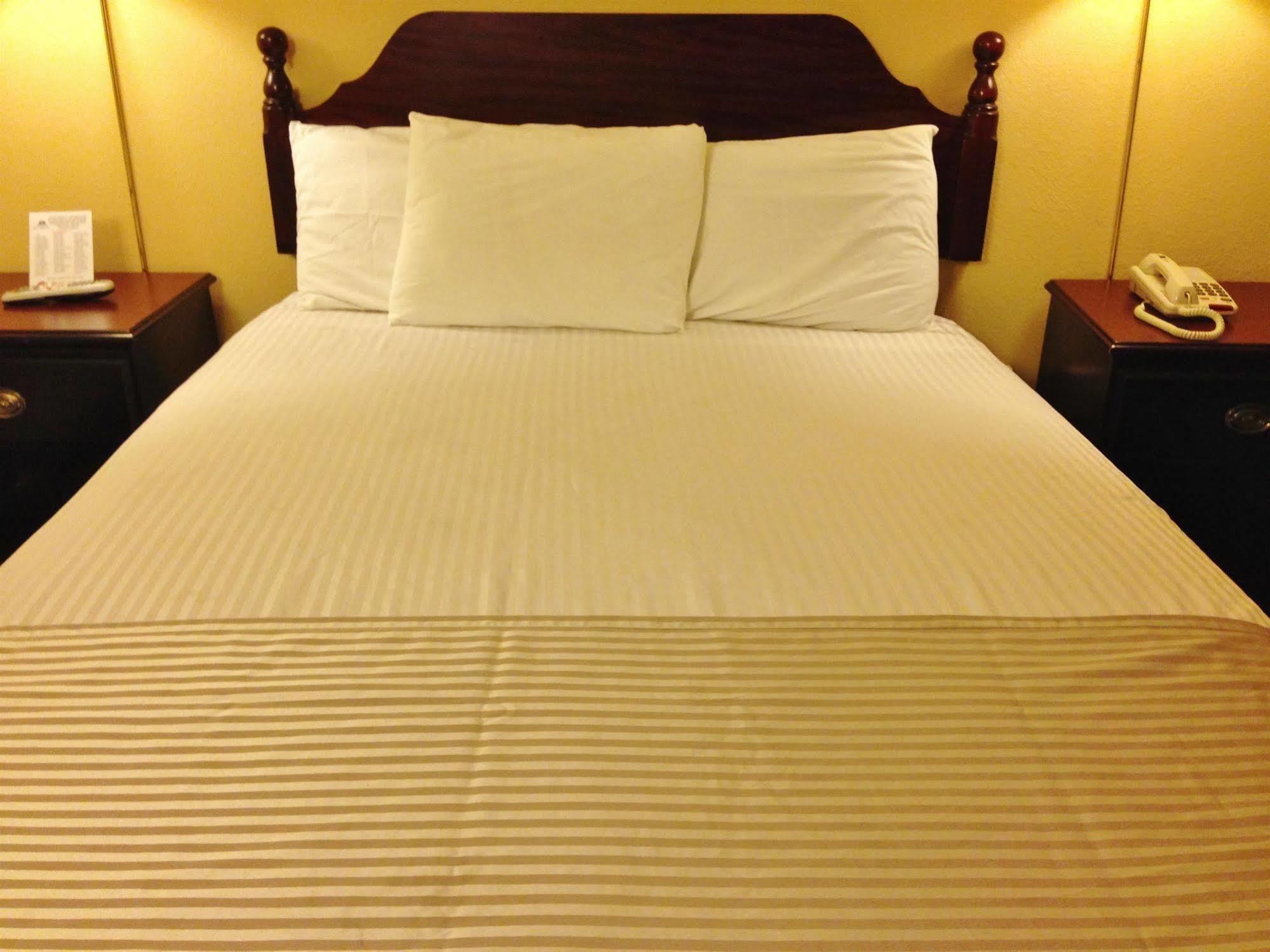Americas Best Value Inn Macomb Extérieur photo