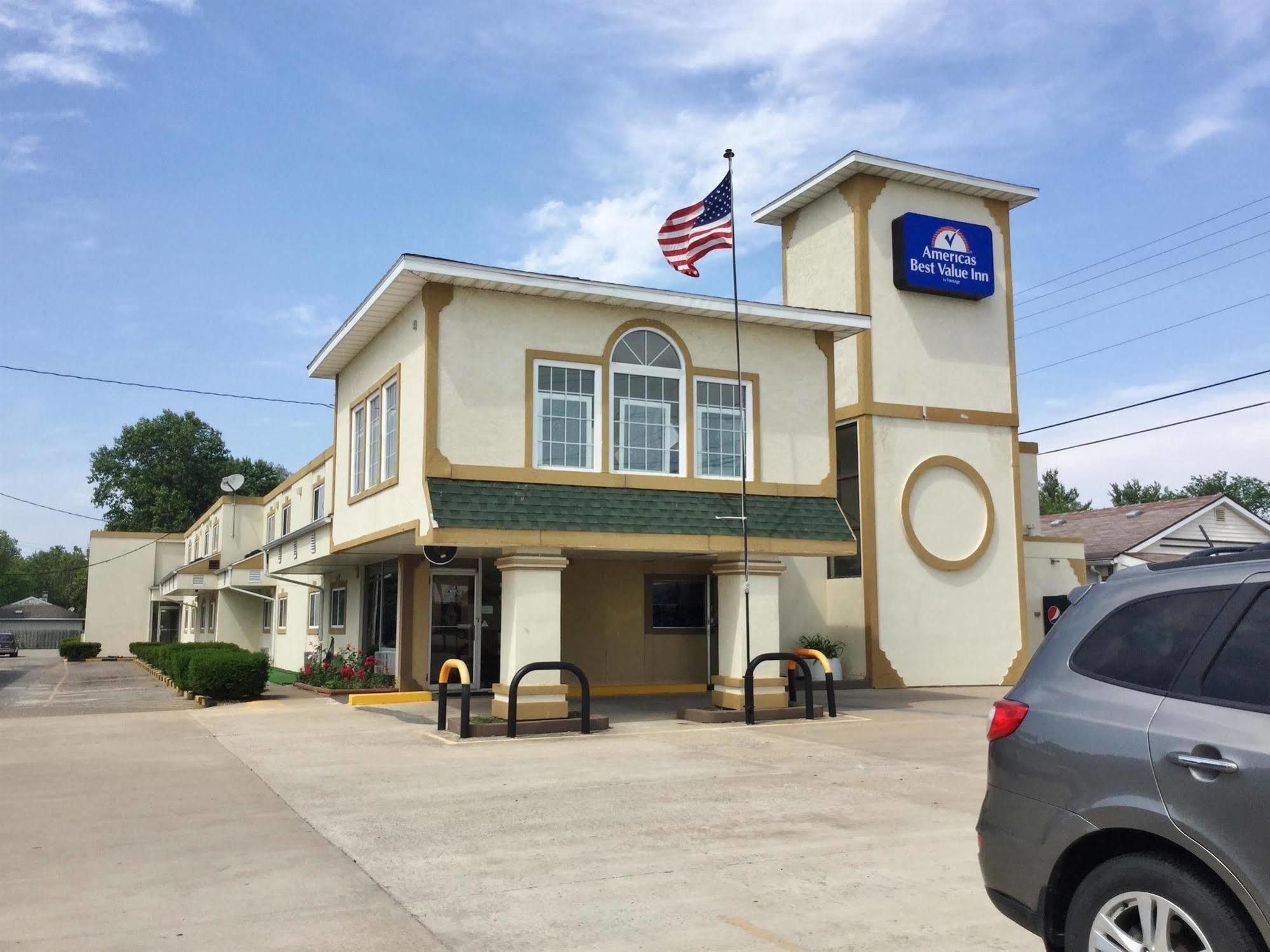 Americas Best Value Inn Macomb Extérieur photo